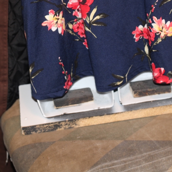 Lady's Paper moon large flowery tank top - Picture 5 of 9